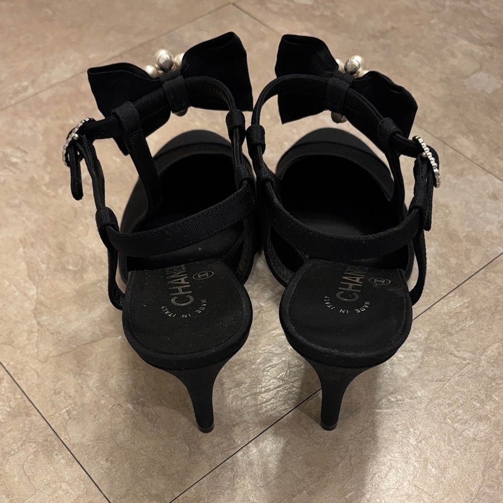 CHANEL Black Bow Heels with Pearl Cluster Accent - Picture 5 of 9